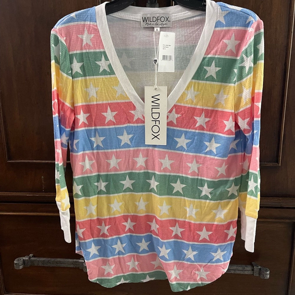 Wildfox v neck stars shirt.